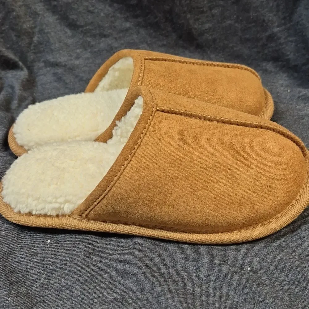 Target Kids 13/1 Faux Sherpa Slippers - NWOT